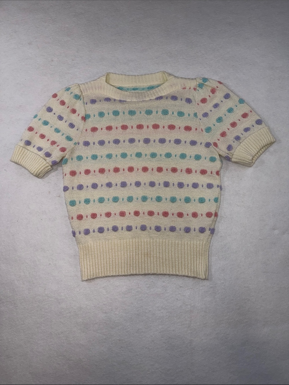 Vintage Cream Short-Sleeve Knit Top with Multicolor Polka Dots